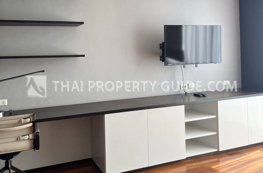 Condominium in Sukhumvit : Domus Condo Suk 16 